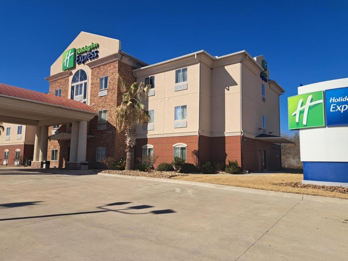 Holiday Inn Express Kenedy By Ihg Exterior foto